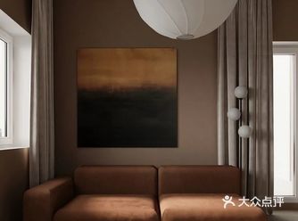 设计师将该建筑原本斜屋顶的高低差采用合理的设计手法并