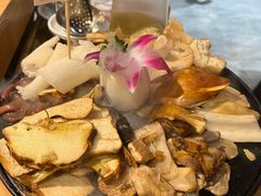 -一朵菌·野生菌探索家火锅(南亚店)
