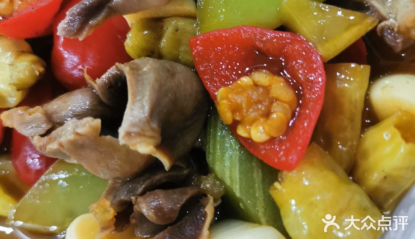 今天换了一家新的店。买回来分量好大呀。还点了一份鸡胗