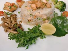 -Chom Cafe and Restaurant