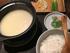 云南米线-云海肴·汽锅鸡·云南菜(天山百盛优客店)
