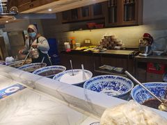 自助取餐区-清真盛志望麻酱酿皮·非遗老字号