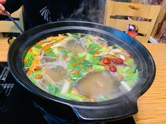 -陆记牛庄·碳锅龙虾烧烤(爱上花园店)