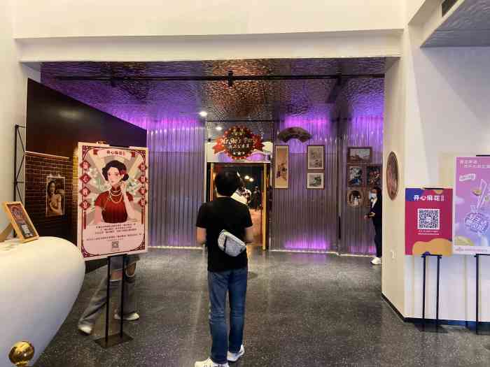 红山6979演艺中心-"红山地铁站b出口总算开通了,这里也终于修.