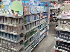 -名创优品(北京新中关购物中心地铁层店)