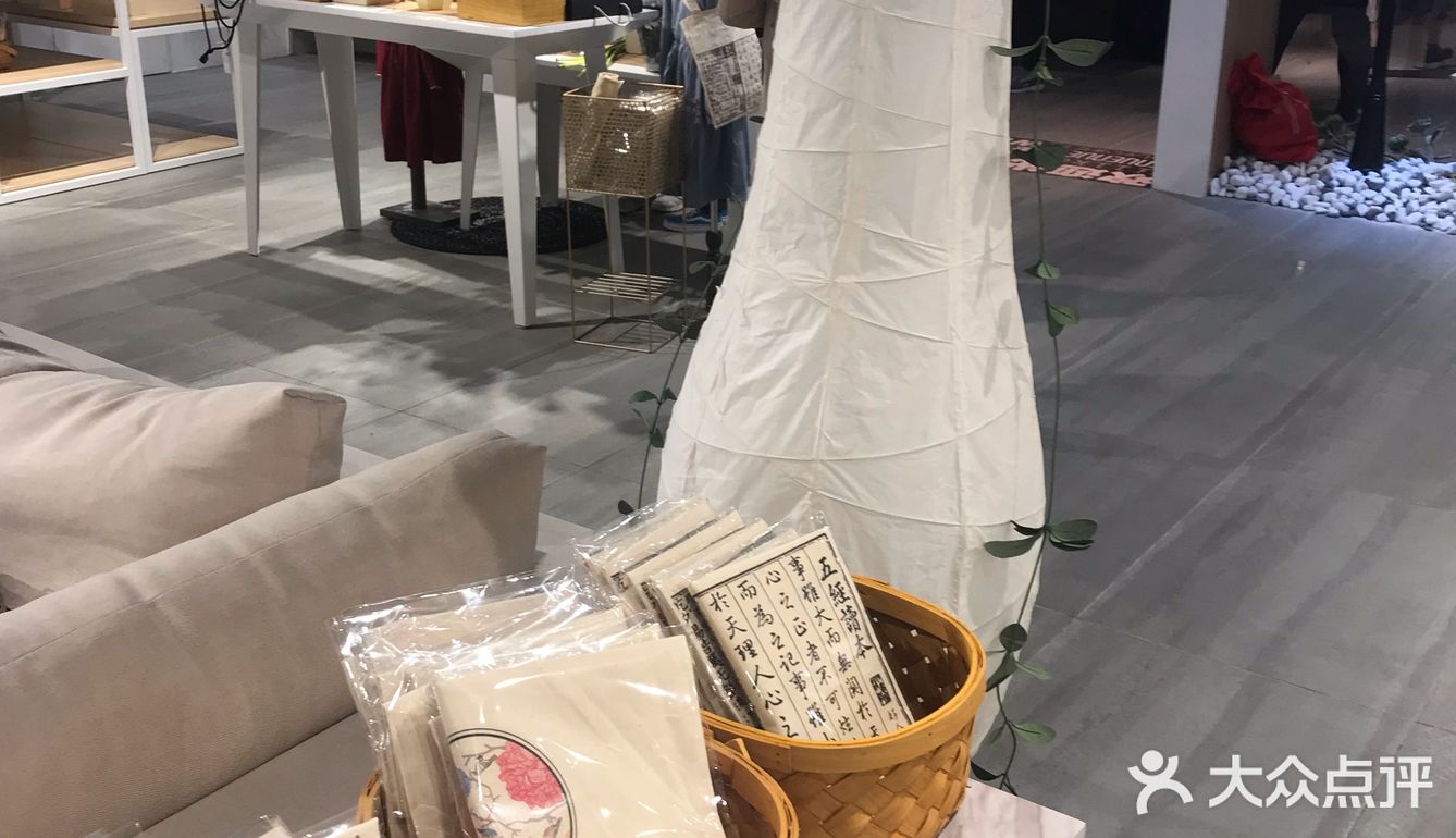 我也没怎么留意店名逛着逛着就走进去看看了