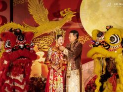点击看大图 -Renee芮亦婚纱