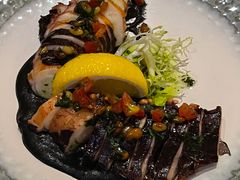 章鱼配墨鱼汁土豆泥-Bistro Les Lilas丁香花小酒馆