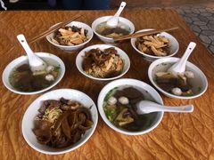 -松树干拌面店