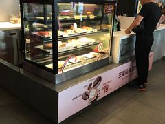 面包甜点陈列柜-麦当劳(四川北路店)