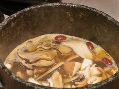 土鸡菌汤锅-芸山季·云南山珍菌火锅(人民广场来福士店)