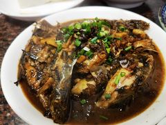 红烧杂鱼-张一品食府