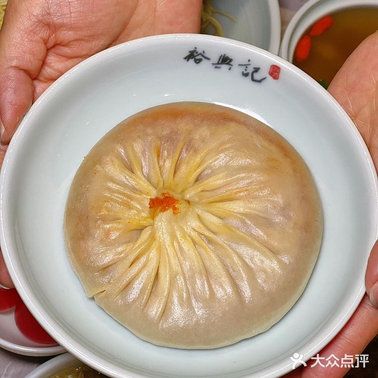 来上海，总要尝一尝这家蟹黄面！