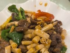 莲藕尖炒牛肉-思远客家菜馆(巴伐利亚店)