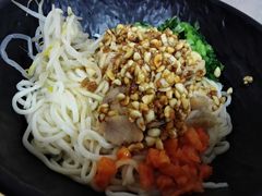 -两勺子一碗口水鸡拌面