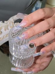 -花岐款式专研健康美甲沙龙