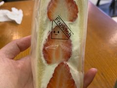草莓三明治-Fruwich果明治(西单更新场店)