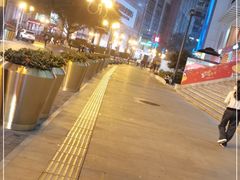 -八一路好吃街(雨田商务大厦店)