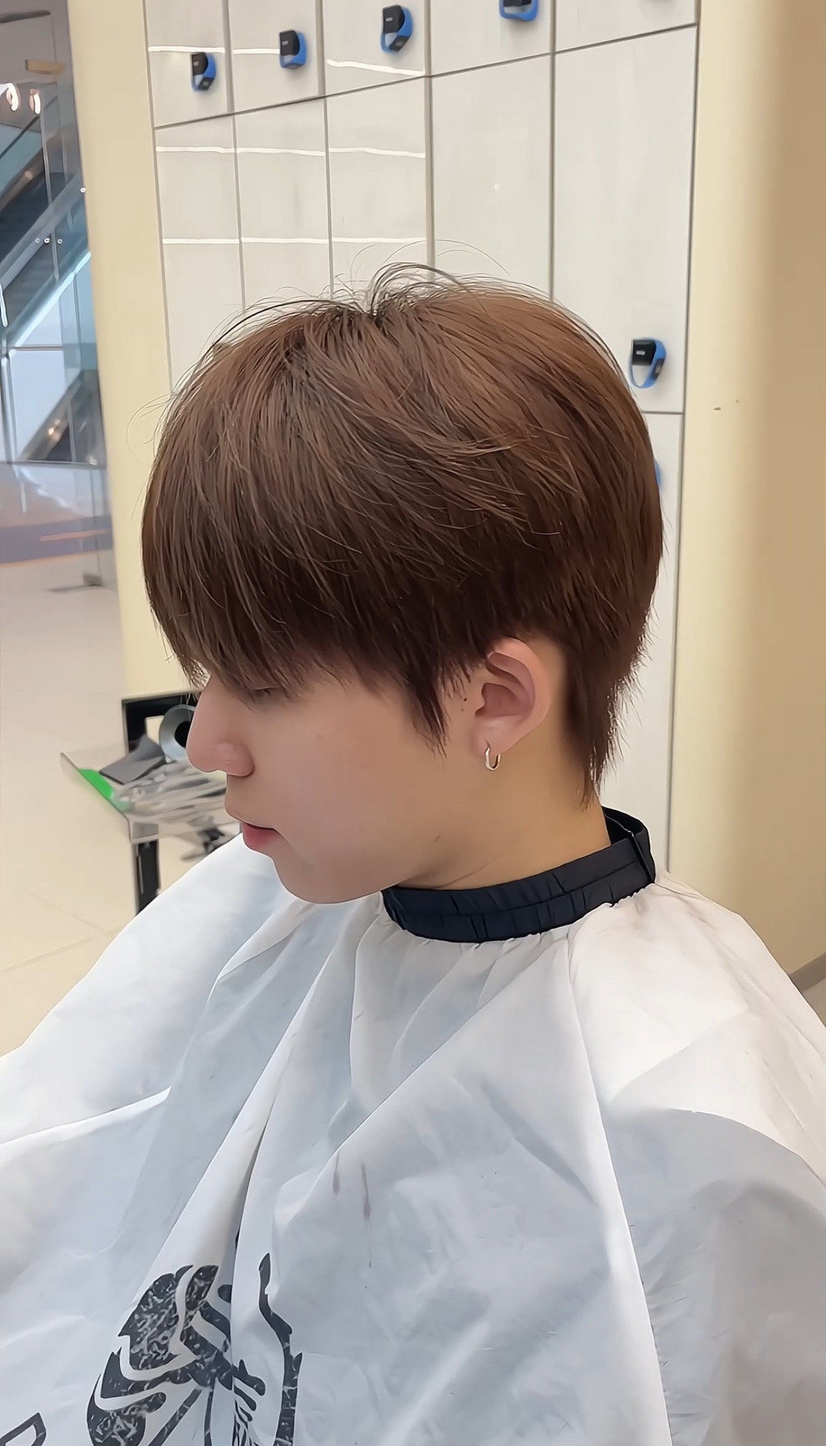 n2适合黄黑皮男生显白洋气
3发根长出来黑色也不会像布丁分层很明显