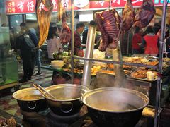 -布尔津河堤夜市