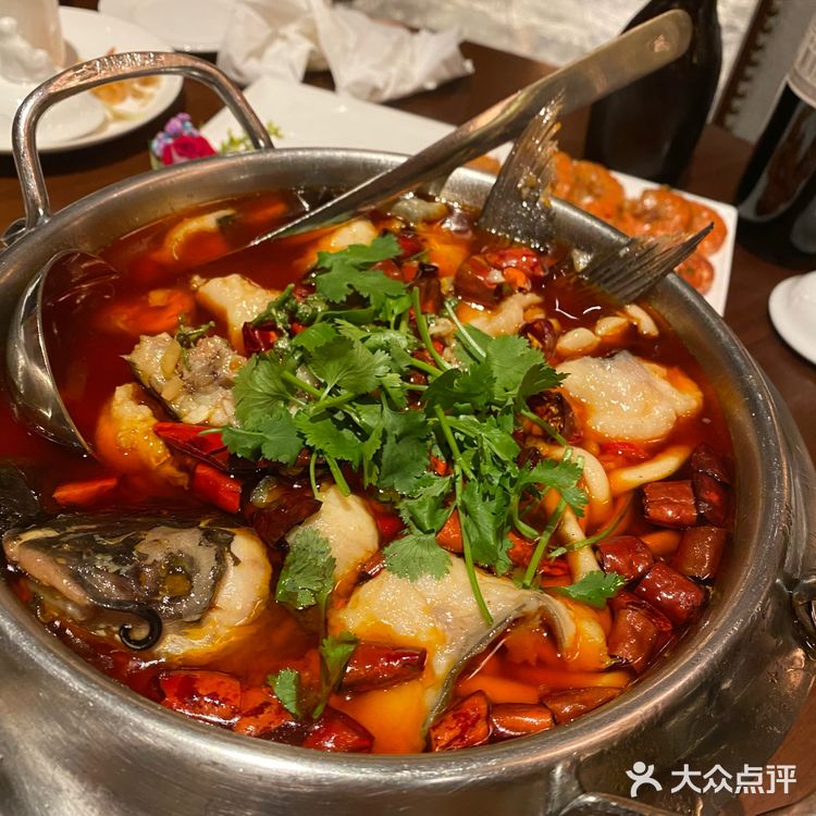 味道中规中矩，单点一个炒花蟹，两支酒，价格清新脱俗