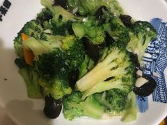 -小菜园新徽菜(镇江丹阳吾悦店)