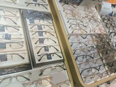 -美式眼镜·授权蔡司.依视路.尼康.豪雅.明月(人民广场店)