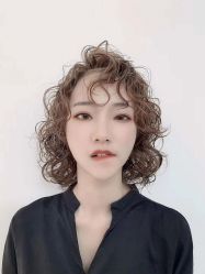 -阿三造型烫染•接发