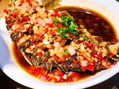 香煎大鲫鱼-费大厨辣椒炒肉(万家丽一店)