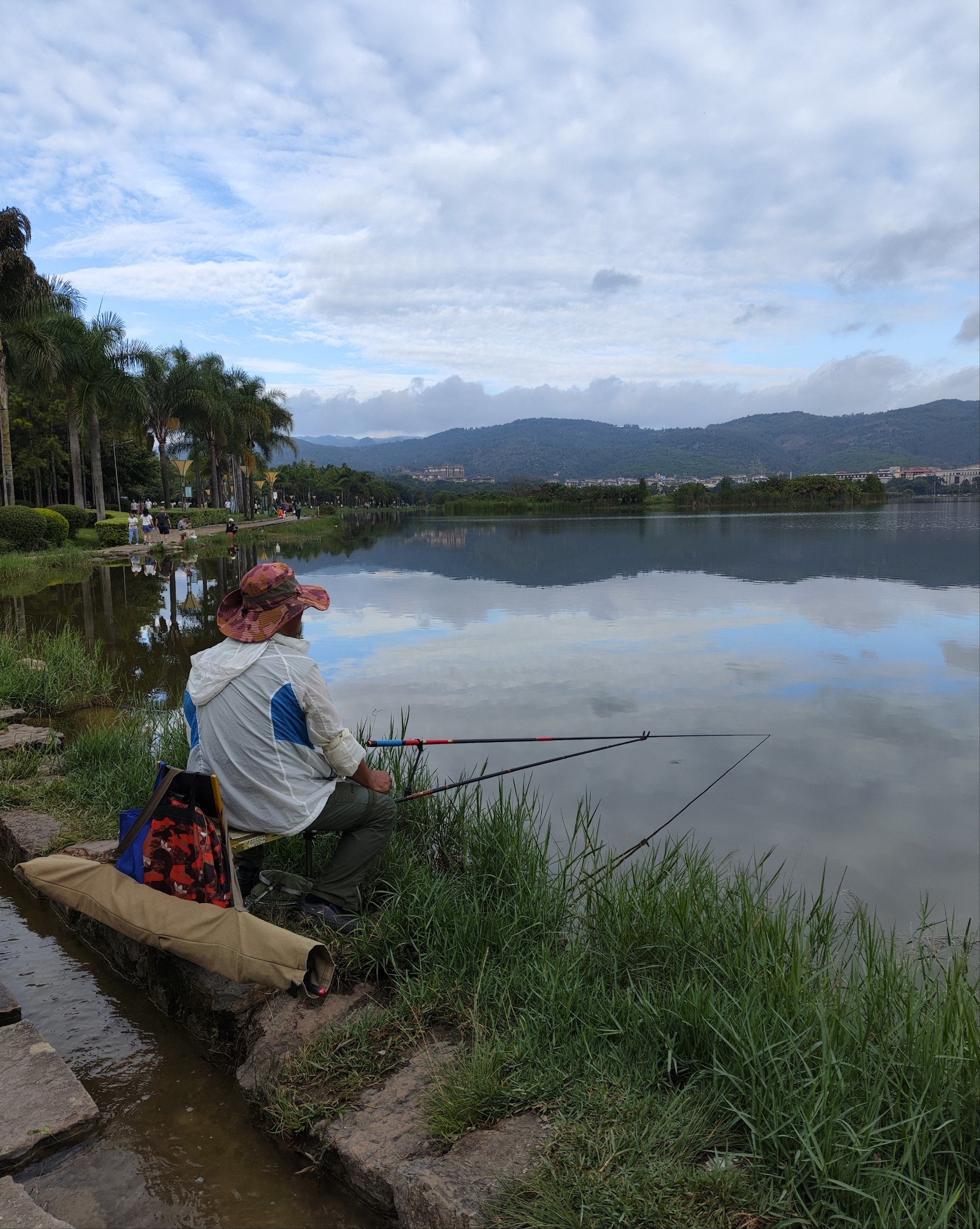 清晨在湖泉生态园垂钓真是惬意,还不收费