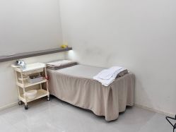 -苗方清颜专业祛痘·皮肤管理