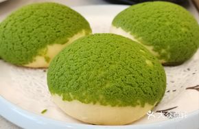 Golden Pomelo Bun