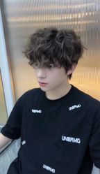 -一家只做男发烫染的店
