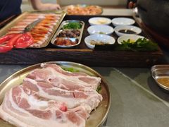 -围炉肉舍•炭烤活鳗•丹东海鲜烤肉(步行街店)