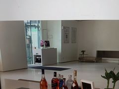 -卡罗酒店(东门晒布地铁站店)