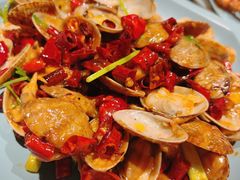 辣炒蚬子-街角等你.大连海鲜烧烤.经典铁板海鲜串(西安路店)