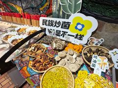 -老滇山寨•云南特色菜•地方菜•民族风情歌舞表演(金碧店)