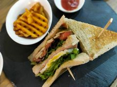 -HIGH FIVE哈福手工汉堡(桂林路店)