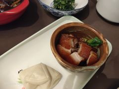 荷夹东坡肉-杭州西湖柳莺里酒店·闻莺厅