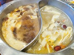 鸳鸯锅-亿诣蝎府炸酱面羊蝎子火锅(酷车小镇店)