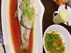 -鱼鲜饭香·招牌汽锅剁椒鱼头王