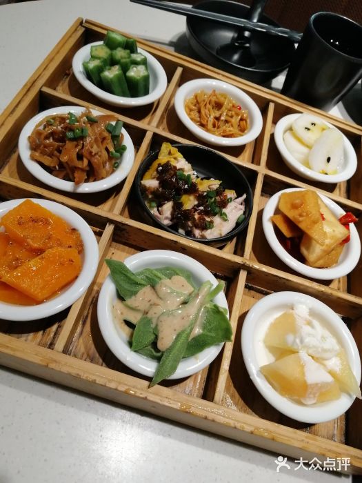 新仙清汤牛腩(铜锣湾店)九宫格玲珑前菜图片