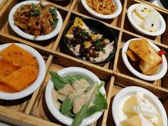 九宫格玲珑前菜-新仙清汤牛腩(铜锣湾店)