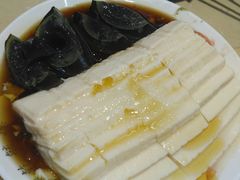 皮蛋豆腐-天津乾毓德饭庄·清真传统炒菜·海鲜烧烤(咸阳路店)
