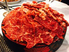 安格斯牛肉-鲜入围煮花胶鸡海鲜火锅