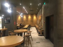 用餐区-星巴克臻选(舟山凯虹广场店)