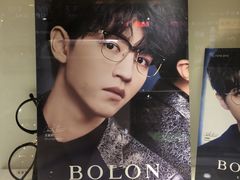 -三叶眼镜城批发市场(上海火车站店)
