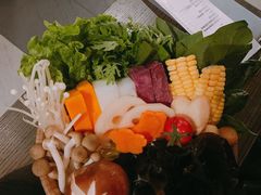 -湊湊火锅·茶憩(杭州湖滨银泰in77店)