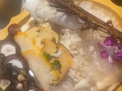 -老牌坊云南鱼豆花火锅(哈西万达店)