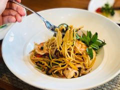 -Chom Cafe and Restaurant